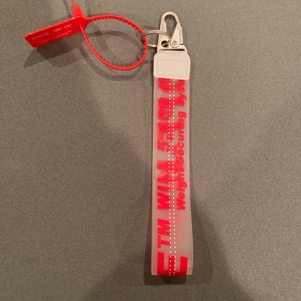Off-White Keychain ( with bag )